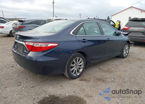 2015 Toyota Camry Hybrid Xle z USA, uszkodzony, nr VIN 4T1BD1FK4FU175330